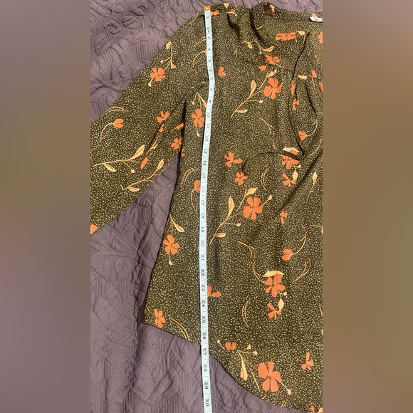 Green Flowy Blouse - Picture 2 of 6